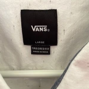 Mens Short sleeve cotton Vans shirt. Never worn. Tailored fit Large.